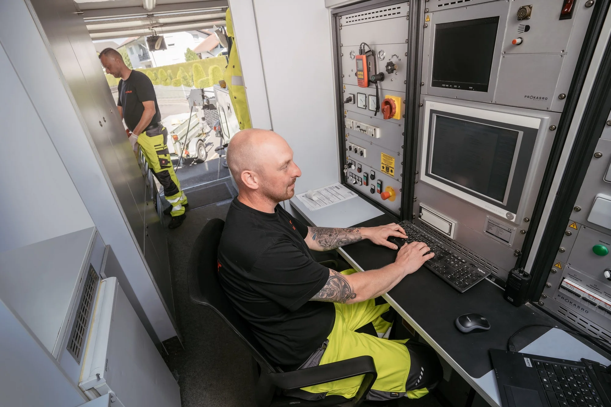 Kanalsanierungstechnik mit Linermaterial und Harz